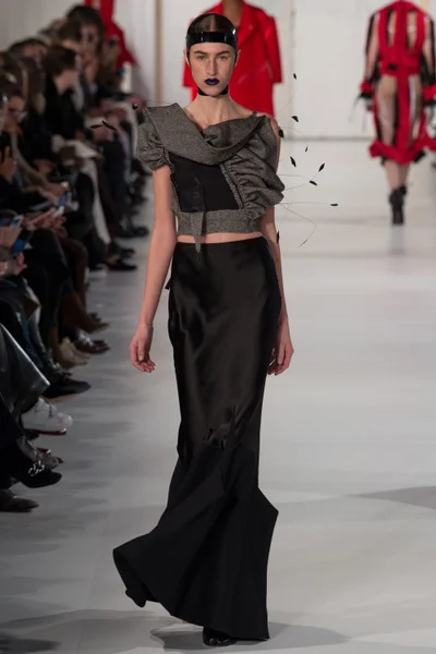 Look 16